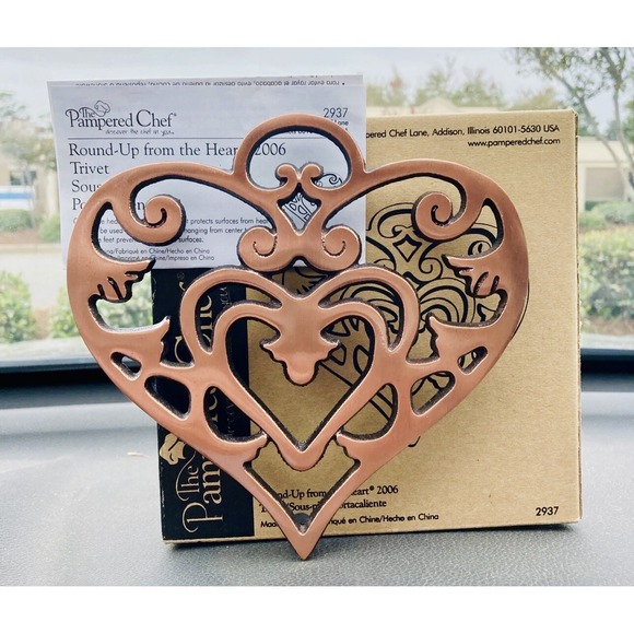 Pampered Chef Other - NEW Pampered Chef Round-Up from the Heart 2006 Trivet 2937 Cast Iron Collectible